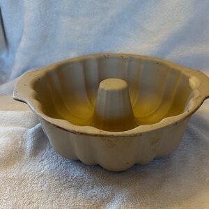 Pampered Chef bundt pan